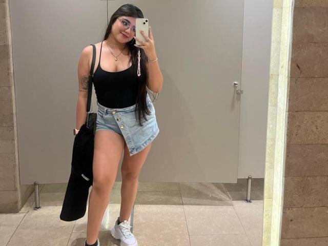 VictoriaSaens - Live Sex Cam - 24395409