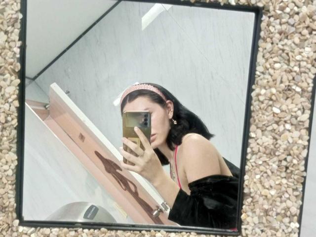 ZoeCortes - Live sex cam - 24396209