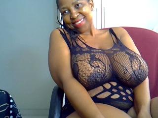HugeTits69H - Sexe cam en vivo - 24406905