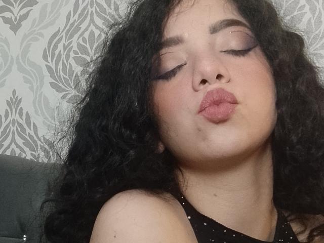 EmmaCowperr - Live sexe cam - 24409193