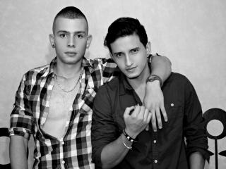 JERRYForJHONATAN - Webcam excitant avec ce Couple Gay châtain sur le site Xlove 