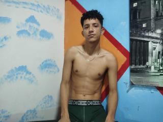 AlejoLopez69 - Sexe cam en vivo - 24416913