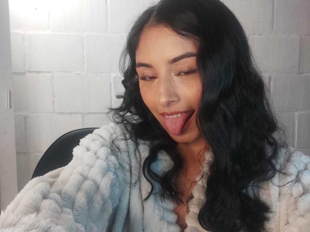 EmilyValeria - Live sexe cam - 24432421