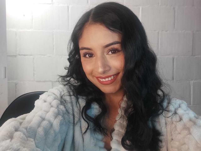 EmilyVv - Live Sex Cam - 24432469