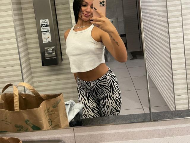 AlessiaFerry - Live porn &amp; sex cam - 24455989
