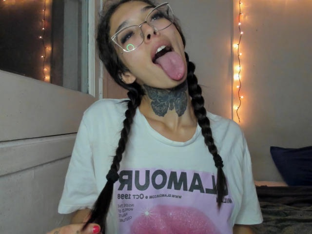 KatieSantana - Live Sex Cam - 24464349