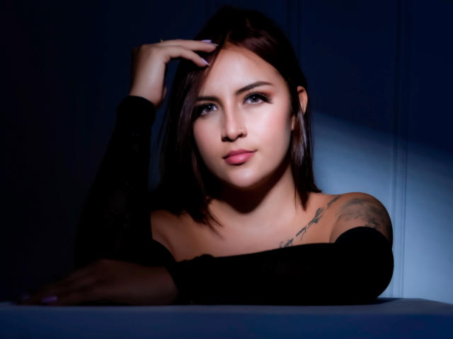 EmilyBrrown - Live Sex Cam - 24468801