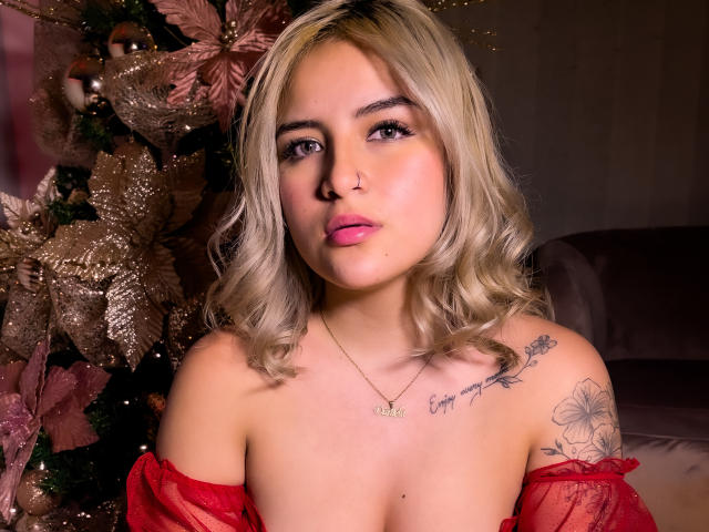 EmilyBrrown - Live Sex Cam - 24469421