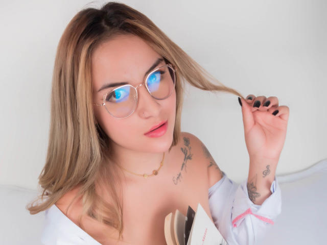EmilyBrrown - Live porn &amp; sex cam - 24469701