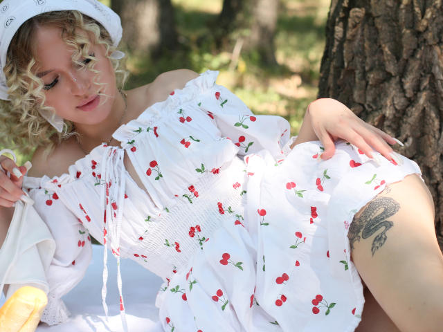 AnfisaRalphs - Live porn &amp; sex cam - 24471853