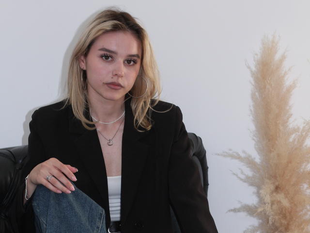 EmelyHailey - Live porn &amp; sex cam - 24472385
