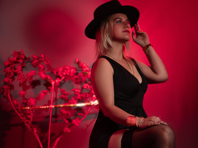 PerlaDivaio - сексуальная веб-камера в реальном времени - 24473713