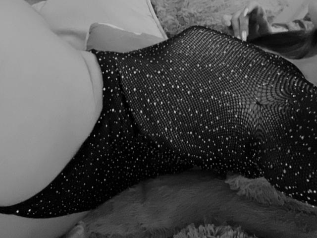 EmmaLombardi - Live sex cam - 24484309
