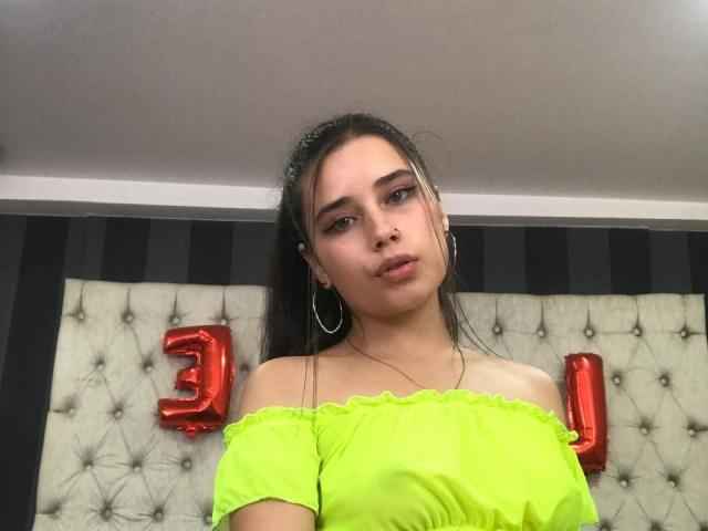 TiffanySilvye - Live sex cam - 24495393