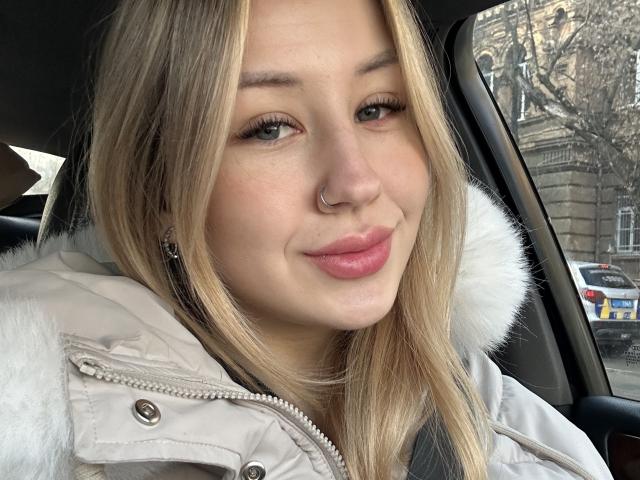 VikkyLikky - Live Sex Cam - 24498337