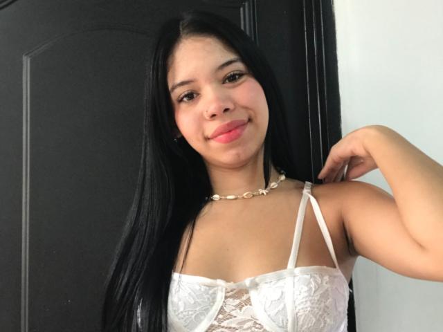 EmaGarces - Live porn &amp; sex cam - 24508901