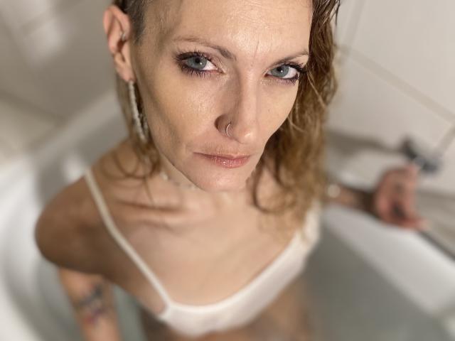 DaneeSoHot - Live sexe cam - 24513729