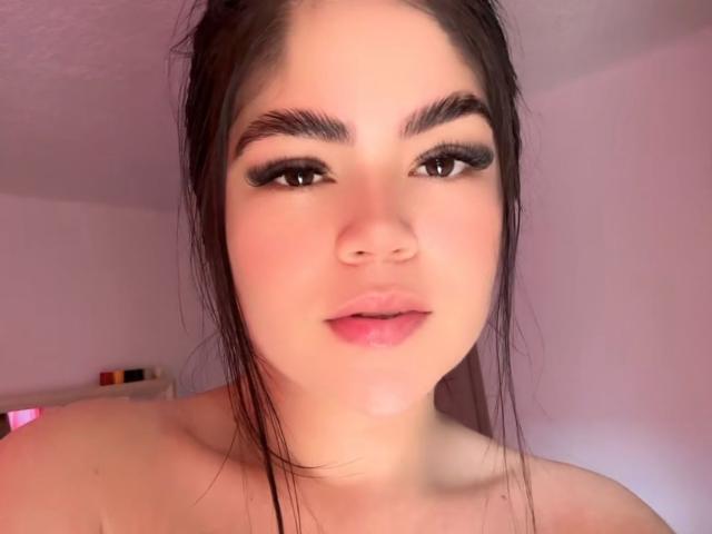 MartinaRossyI - Sexe cam en vivo - 24517113