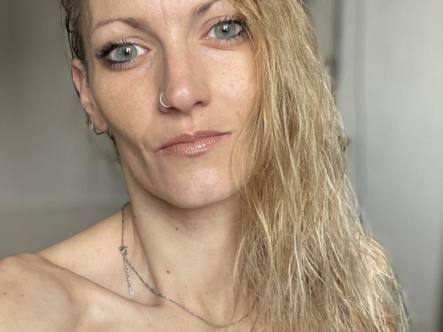 DaneeSoHot - Live porn &amp; sex cam - 24539961