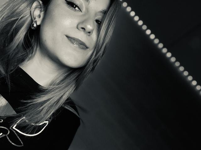 AmyStreetwise69 - Live sexe cam - 24539993