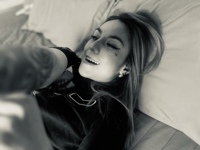 AmyStreetwise69 - Live porn &amp; sex cam - 24540005