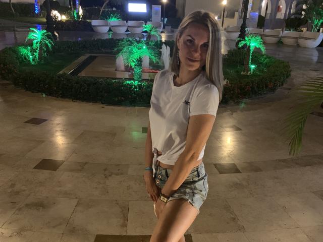 BelleLisaG - Sexe cam en vivo - 24545473