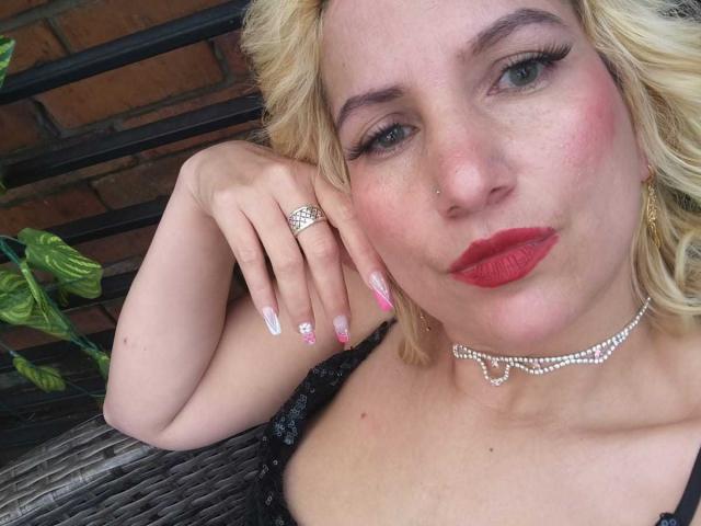 GiuliaAddams - 라이브 포르노 &amp; 섹스 캠 - 24548145