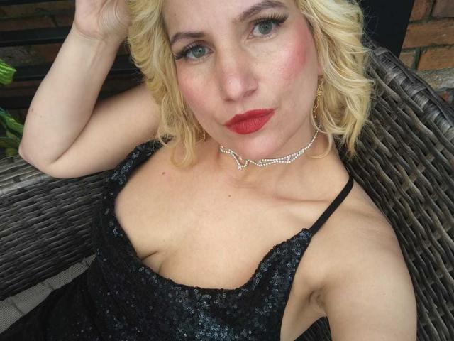 GiuliaAddams - Sexe cam en vivo - 24548157