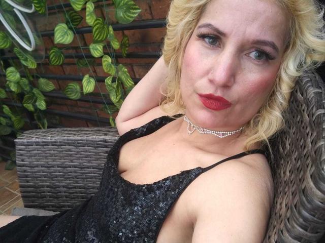 GiuliaAddams - Sexe cam en vivo - 24548181