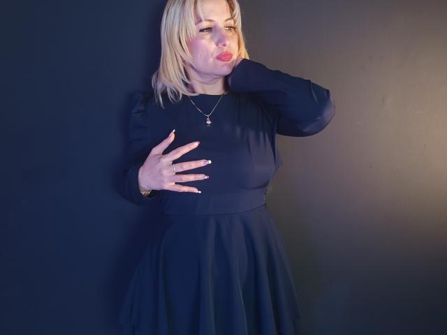 GiuliaAddams - Live porn &amp; sex cam - 24550253