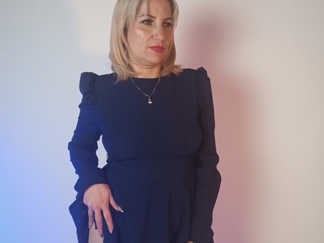 GiuliaAddams - Live porn &amp; sex cam - 24550273