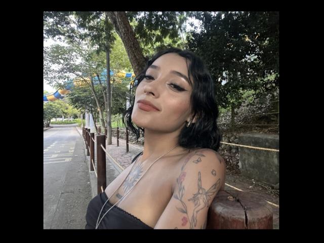 SalomeMille - Live porn &amp; sex cam - 24555521