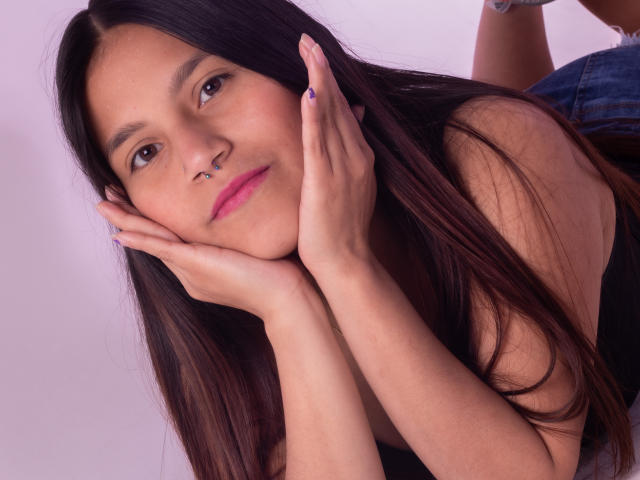 MelanieGates - Live sex cam - 24558837