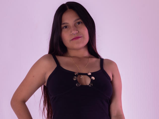 MelanieGates - Live sex cam - 24559405