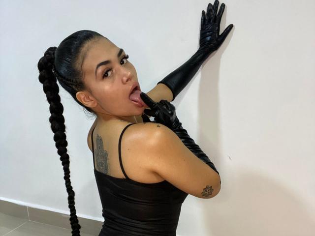 NicoleVilla - Live sex cam - 24569801