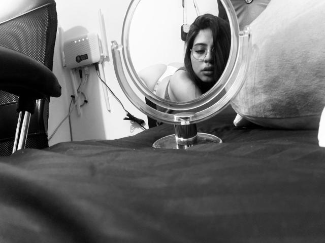 SarahHottie69 - Live Sex Cam - 24575297