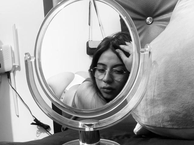 SarahHottie69 - Live Sex Cam - 24575317