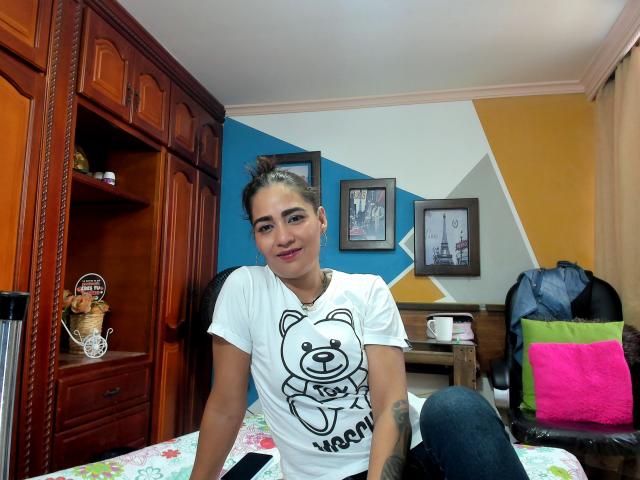 AfroditaHan - Live Sex Cam - 24587057