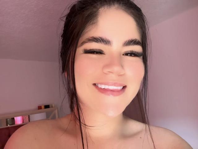 MartinaRossyI - Live sex cam - 24598485