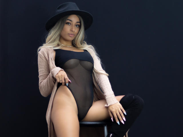 DianaHopson - Live porn &amp; sex cam - 24600677