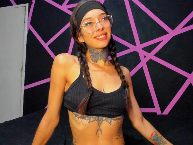 KatieSantana - Live sex cam - 24602261