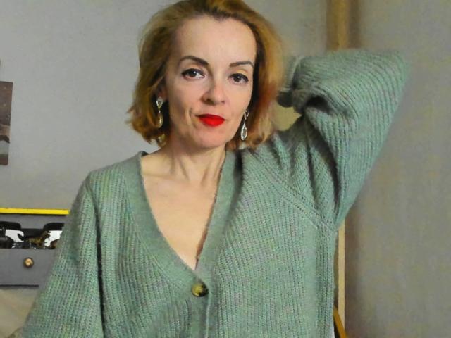 KateRouge - Live sex cam - 24624417