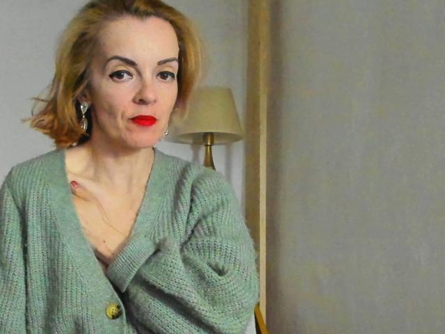 KateRouge - Live sex cam - 24624477