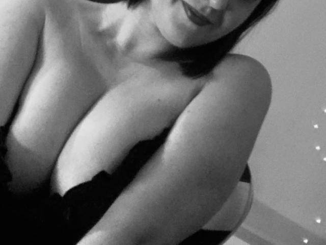MelanieAhHot - Live porn &amp; sex cam - 24632365