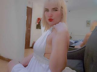 GiuliaAddams - Live Sex Cam - 24642029