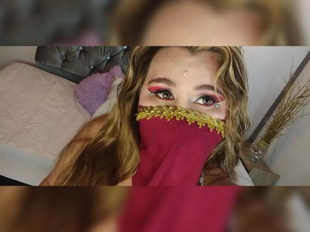 SalmaAzaman - Live sex cam - 24649437