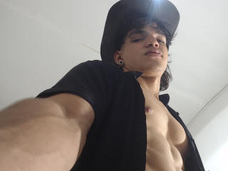 AlexBernal - Live sex cam - 24649813