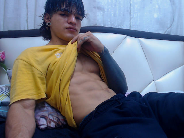 AlexBernal - Sexe cam en vivo - 24649825