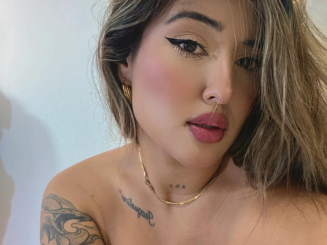 MaeCollins - Live sex cam - 24658165