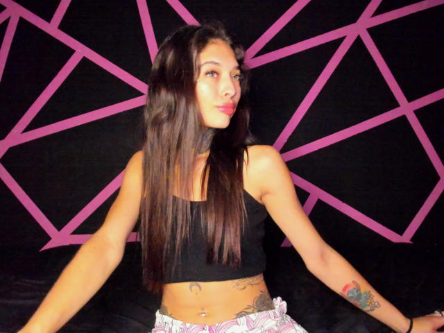 KatieSantana - Live Sex Cam - 24661329